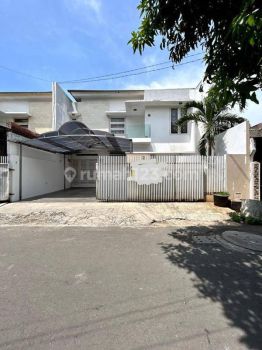 Disewakan Rumah di Tebet Timur Dalam Dekat Pasar Pspt Tebet