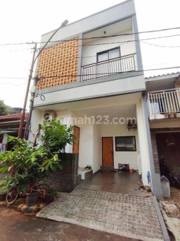 Rumah Minimalis 2 Lantai Bagus Siap Huni di Graha Raya Bintaro