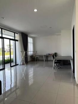 Rumah PIK2 View Danau Uk 10x15 4 Kamar Tidur