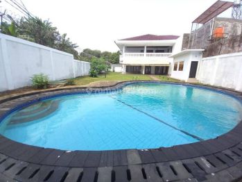 Disewakan Cepat Rumah Mewah Tanah Luas Taman Besar Private Pool Muat Parkiran