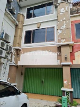 Rent Ruko: Ruko Villa Bukit Mas