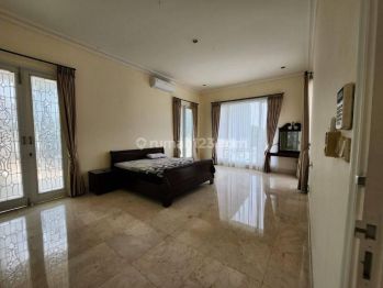 Di sewakan rumah di kemang selatan