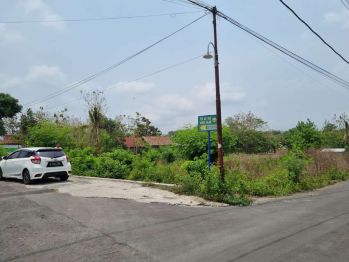 Dekat Exit Toll West Lake Jogja, Tepi Aspal, SHM Pekarangan