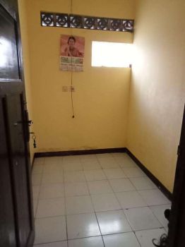 TERSEDIA / Disewakan kamar kost kosongan di tanah tinggi , senen