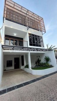 Rumah  Canti Modern 3lt ada rooftop semi Furnish di Jatibening