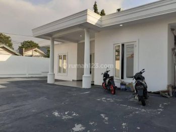 Di Sewakan Rumah, Jakarta Selatan Kondisi Bagus Semi Furnished