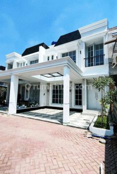 Rumah Best Seller Model Eropa di Bambu Apus