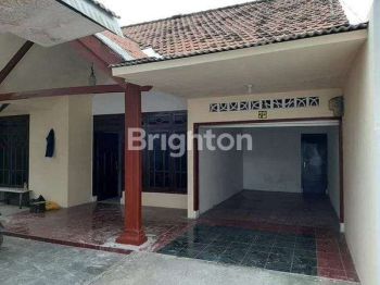 Disewakan Rumah strategis perbatasan surabayab