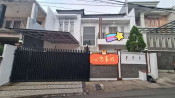 Rumah Mewah 2,5 lantai di duren sawit