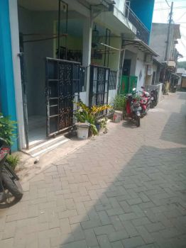 Disewakan rumah murah dan tempat strategis.