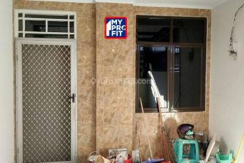 Disewakan Rumah 2,5 Lantai di Taman Palem Lestari, Jakarta Barat