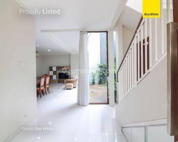 Rumah Terawar, Rumah Modern Dan Lokasi Strategis Di Bintaro