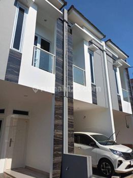 Di jual rmh cantik dan mewah di jalan lio jatinegara pulo gadung