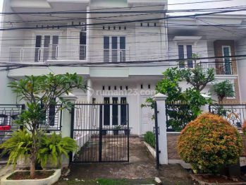 Dijual Rumah cantik asri & nyaman di komplek Duren Sawit Jakarta