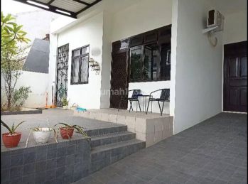 Rumah Luas Rapi Baru Renovasi Taman Aries