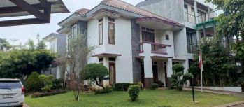 Di jual rumah di hook hadap timur dan utara di Legenda Wisata