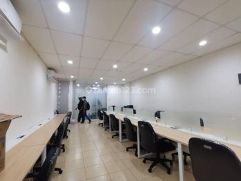 Ruko di Business Park Kebon Jeruk, Jakarta Barat 300 m Bagus SHM
