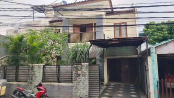 Rumah Bagus Lokasi Strategis di Pejaten Barat