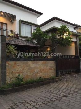 For Rent One gate system House strategic area in Jimbaran