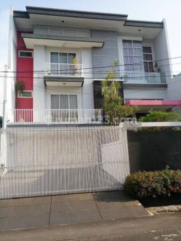 Rumah 2,5 Lantai di Sunter Jakarta Utara Kondisi Terawat Nego