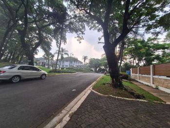 Rumah Furnish dengan Taman yang Luas di Sentul City, Bogor