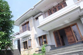 jual rumah fasilitas swimmpool, area bandung utara