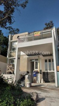 Rumah 2 Lantai Suasana Pegunungan