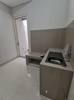 Sewa rmh baru 1LT ,carport 2mobil di lebak indah