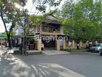 RUMAH Lokasi sangat STRATEGIS (hoek) cocok untuk usaha