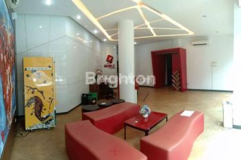 GEDUNG KANTOR DJUANDA JAKARTA PUSAT - 4 LANTAI & 5 RUKO GANDENG