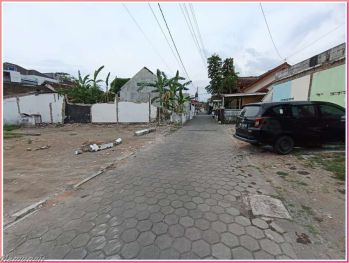 Timur Gembira Loka, Tanah dijual Kotagede Jogja