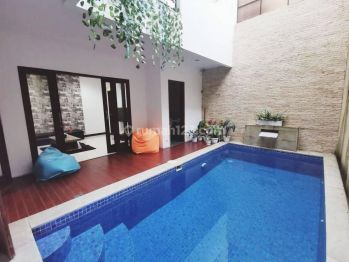 Rumah full furnished dengan kolam renang di Bintaro Sektor 9