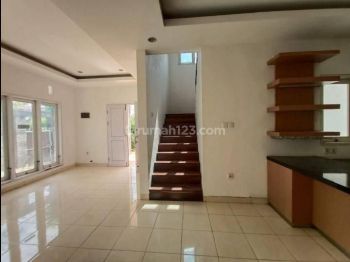 Dijual Rumah Hook SHM Bagus Kerobokan