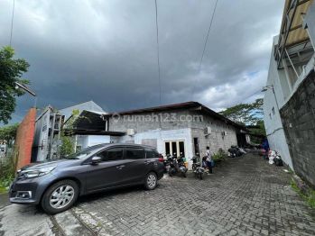 Gudang Akses Kontainer Dekat Ringroad Utara Dan Jalan Provinsi