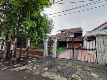 Rumah 2 Lantai Minimalis di Raya Tenggilis Lokasi Strategis