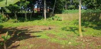 rumah villa dengan tanah luas ciseeng