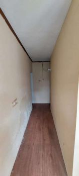 Kontrakan murah pinggir jalan raya di Pusat Condet ada garasi mobil