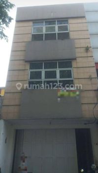 RUKO 3 LANTAI STRATEGIS SDH DIRENOVASI LISTRIK 7700 W di MOH TOHA BANDUNG