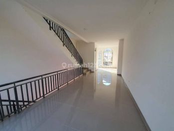 Disewakan Murah Rukan La Riviera 3 Lantai Pantai Indah Kapuk