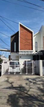 Dijual Rumah Cantik 2 Lantai Full Furnish Siap Huni Mewah,modern Ada Kolam Ala
