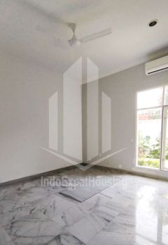 Disewakan Rumah Luas Siap Huni di Lokasi Premium Kemang