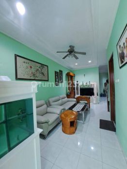 Rumah 2 Lantai Cengkir Barat, Plafon tinggi