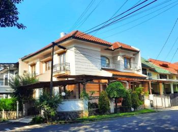 Rumah Hoek 2 lantai setengah bagus di Bumi Bintaro Permai