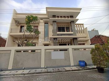 Di sewakan rumah di tengah kota