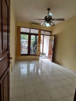 Disewakan Rumah Di Sekt 2 Bintaro Lingkungan Nyaman Dan Strategis