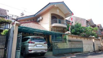 Rumah di Cinere, Shm, Pemandangan Asri, Dalam Kompleks Perumahan, Akses 10 Menit