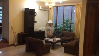 Rumah di Pondok Indah  2 Lantai ada Swimming Pool