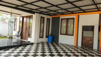 RUMAH BERSIH TERAWAT DALAM KOMPLEK PERUMAHAN