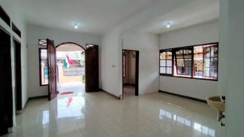 Rumah hook luas dekat akses Tol