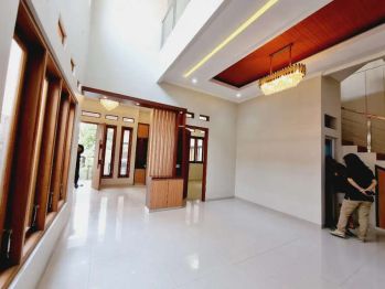HARGA TURUN || Rumah Mewah 2 Lt Berkualitas Gress Semi Furnish